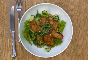 20% скидка на комбо с салатом по будням с 12 до 14 часов