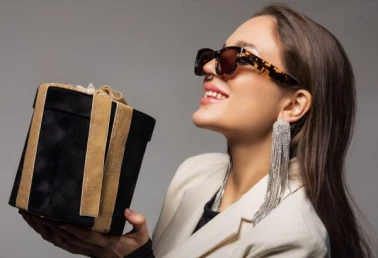 Время подарков в сети салонов Оптрика!