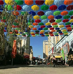 Открытие Аллеи парящих зонтиков в ТК "Центр Города"