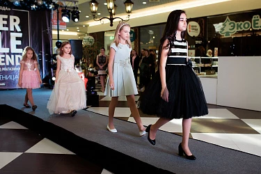 Фотоотчет дефиле Super Sale Weekend